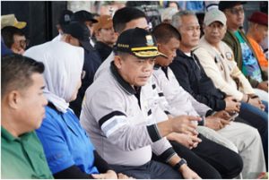 Gubernur Dr. H. Al Haris, S.Sos., MH, sedang menunjuk. Foto - Agus Supriyanto, Erict Diskominfo.