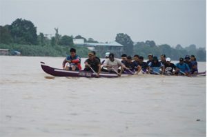 Lomba-dayung-perahu-tradisional-HUT-Jambi-Ke-68-Tahun-foto-Agus-Supriyanto-Erict-Diskominfo.