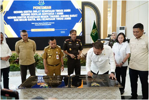 Gubernur Al Haris Dampingi Jaksa Agung RI Resmikan 3 Gedung Adiyaksa Dan 1 Masjid