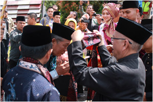 Kepulangan Gubernur dan Wakil Gubernur Jambi, Disambut LAM, Dengan Gelar Seloko Adat