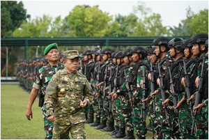 Gubernur Al Haris Lepas 480 Anggota TNI Dari Batalyon 142/Ksatria Jaya Ke Papua