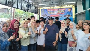 Sejumlah emak-emak ikut hadir menyaksikan anaknya bertanding Catur, di Kopi Mansur, foto- Istimewa.